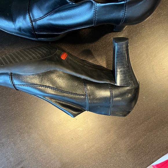 Black leather Aerosoles shoe boots. - Picture 3 of 3